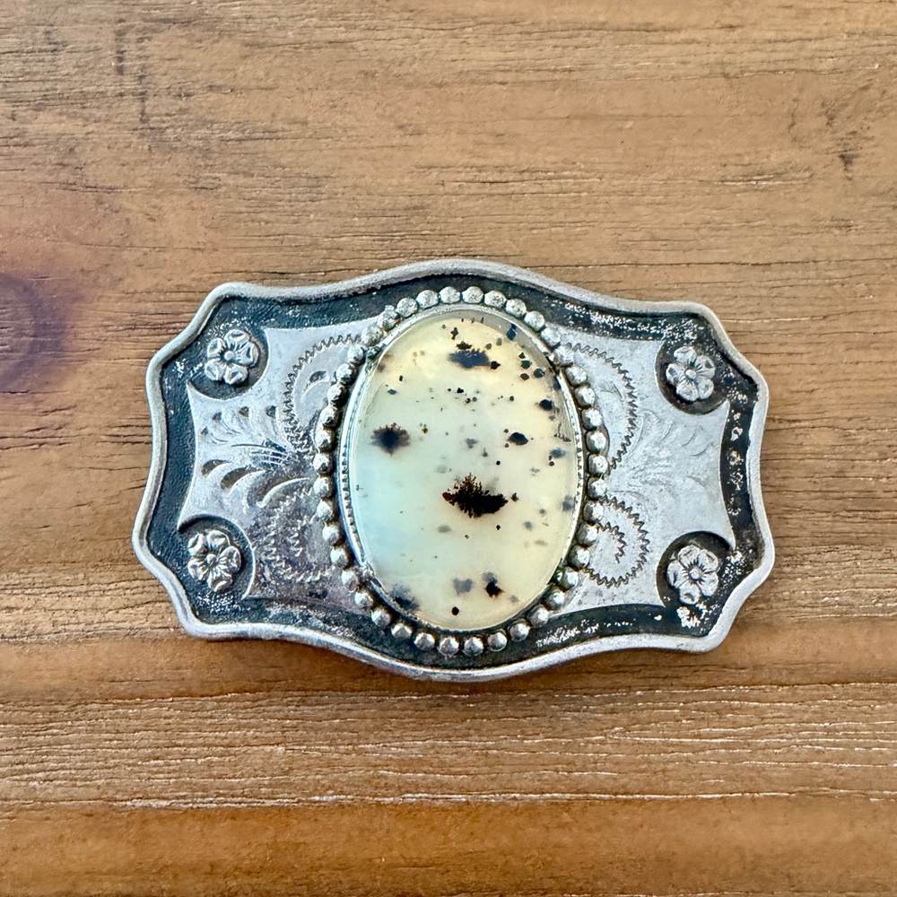 Cream Stone Western-Style Silver Belt Buckle